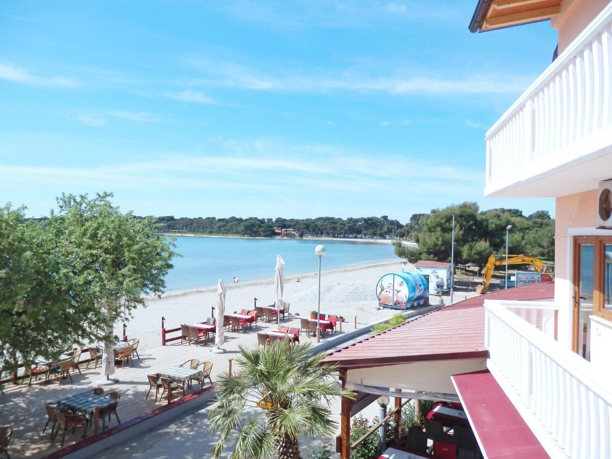 Idila Sea Front Apartments Медулин Екстериор снимка